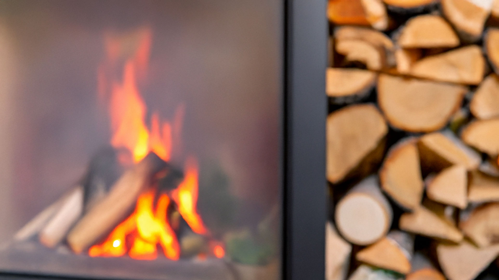 Heizen mit Holz – Hochwertige Feuerstätten mit behaglicher Wärme für höchsten Wohnkomfort.